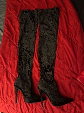 Black Crushed Velvet Over-the-Knee Boots Size 7.5 – Luxe